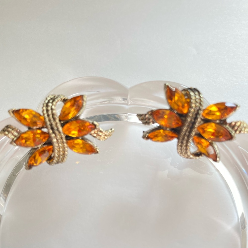 Beautiful Vintage Clip On Signed Coro Pegasus